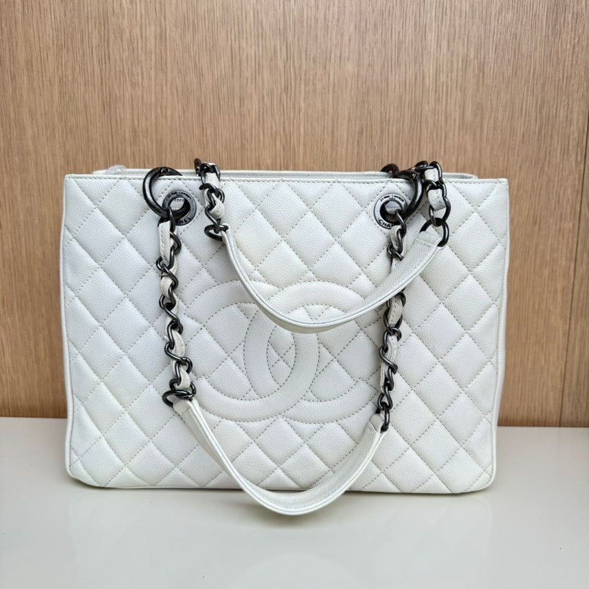 Chanel White Quilted Shoulder Bag