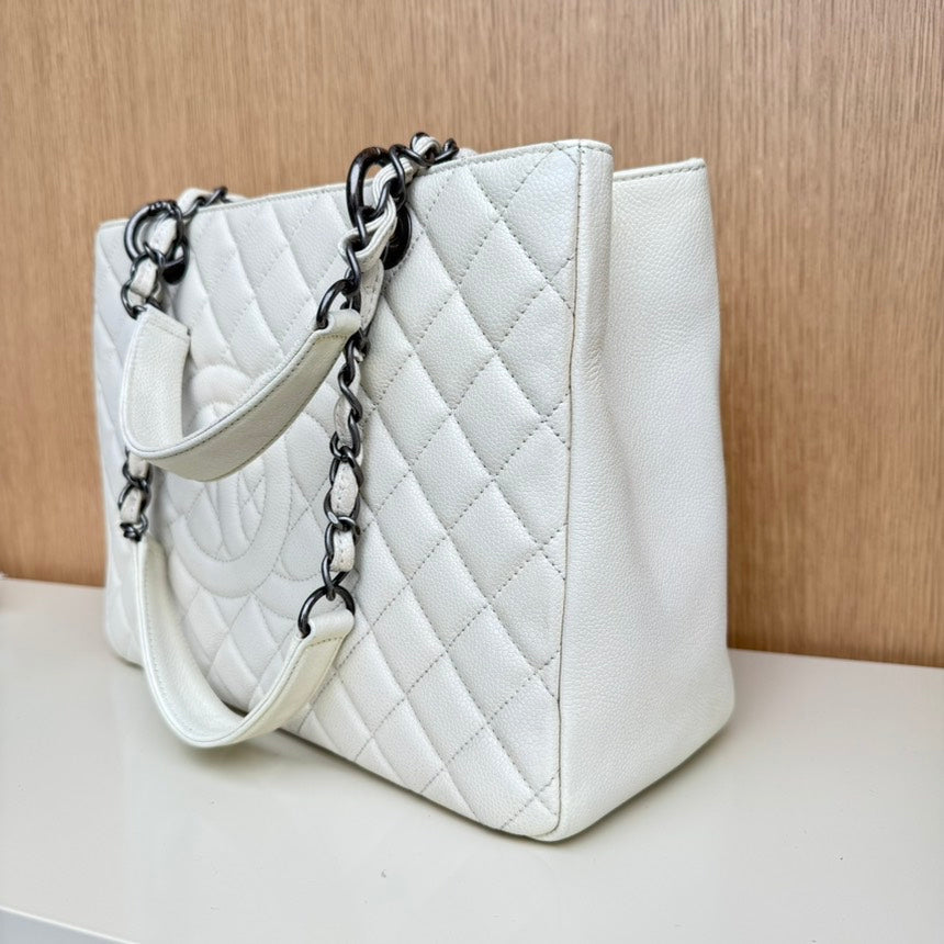 Chanel White Quilted Shoulder Bag