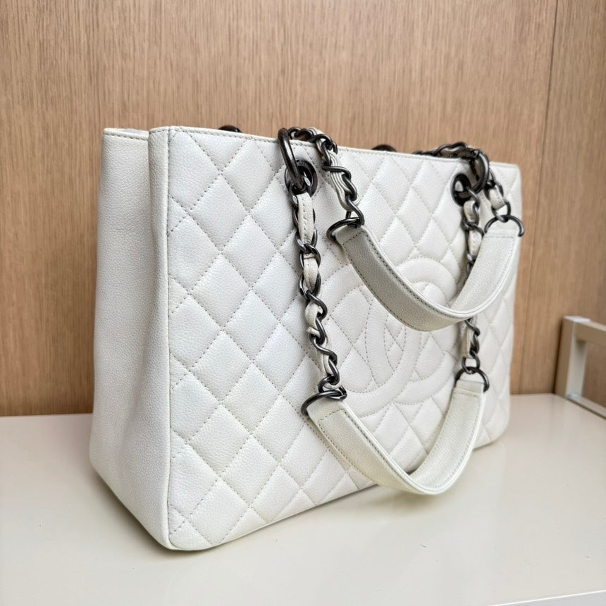 Chanel White Quilted Shoulder Bag