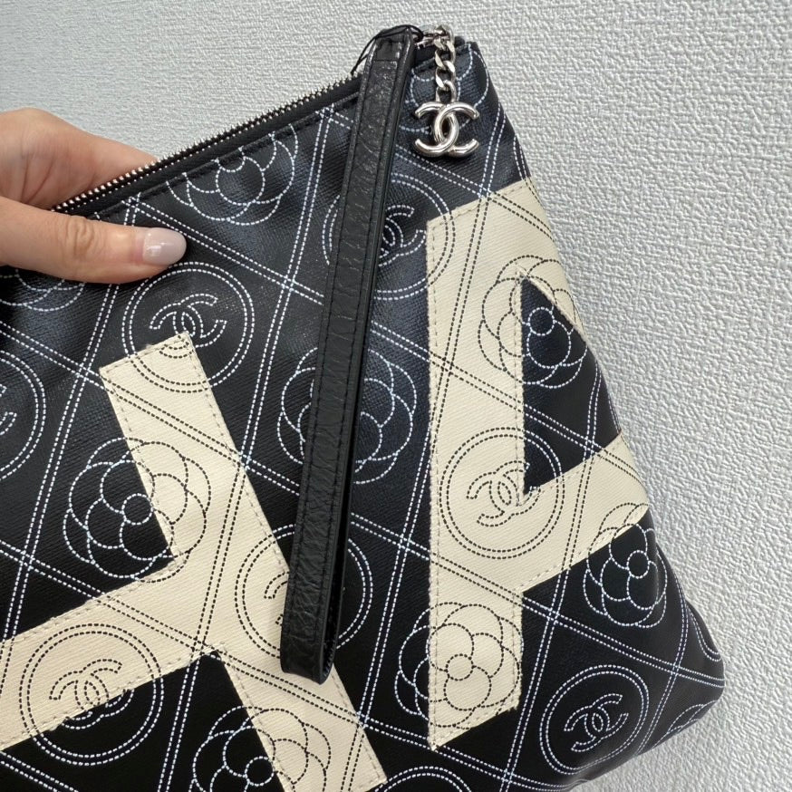 Preloved Chanel Camellia Clutch Bag GT8912 Black Leather Clutch