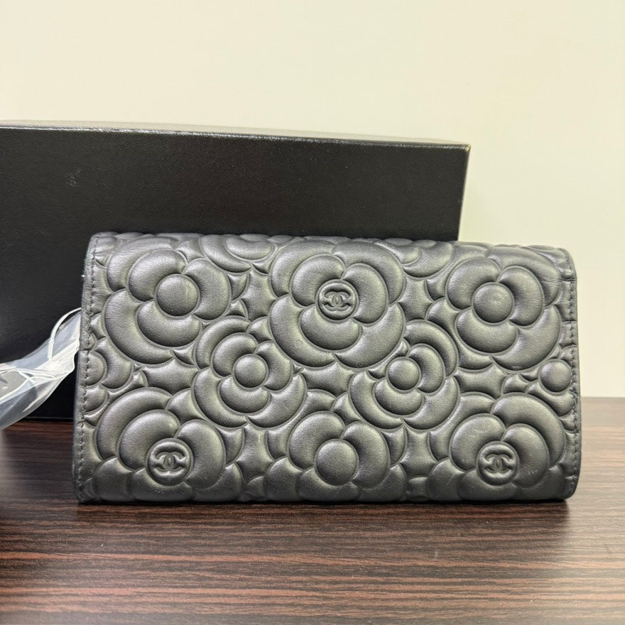 Preloved Chanel Calfskin Camellia Black Wallet FM0077