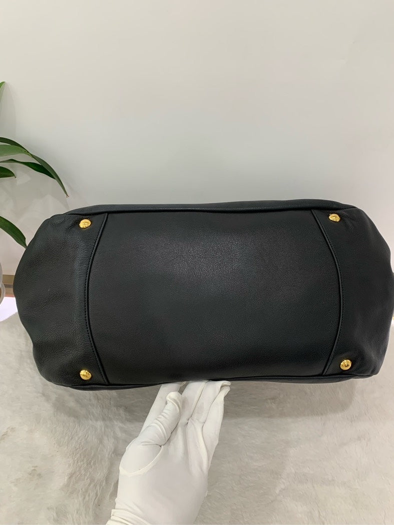 Prada Black Leather Tote Bag - Elegant Designer Shoulder Style