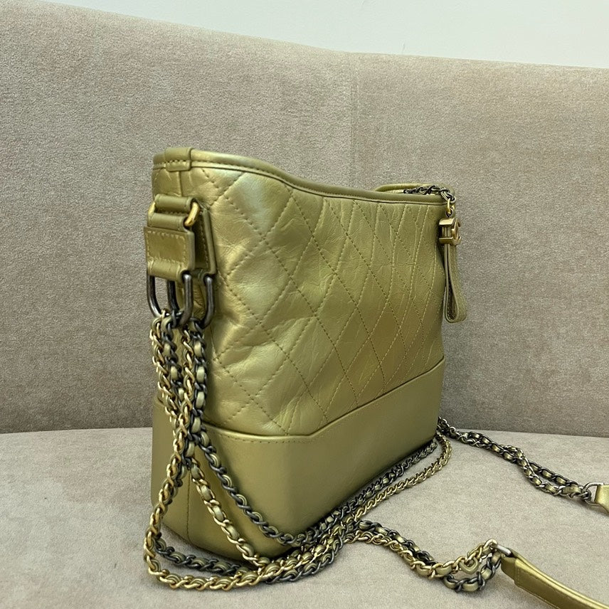 Chanel Hmm Shoulder Bag in Green Quilted Leather