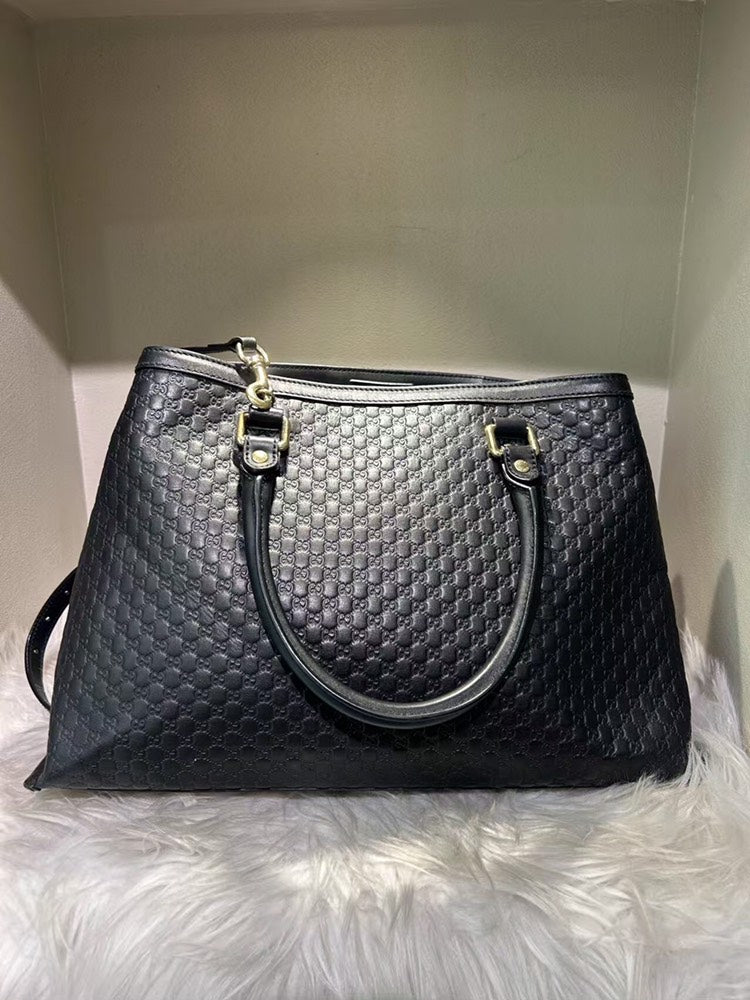 Pre-loved GUCCI GG Marmont Black Leather Shoulder Bag