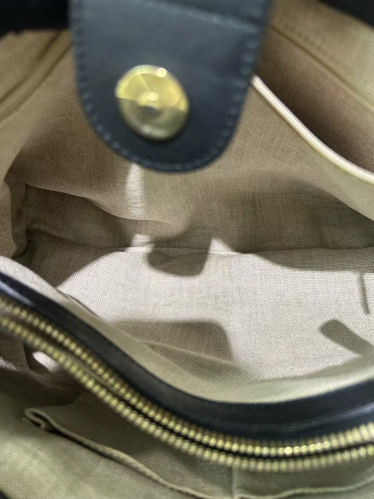 Pre-loved GUCCI GG Marmont Black Leather Shoulder Bag