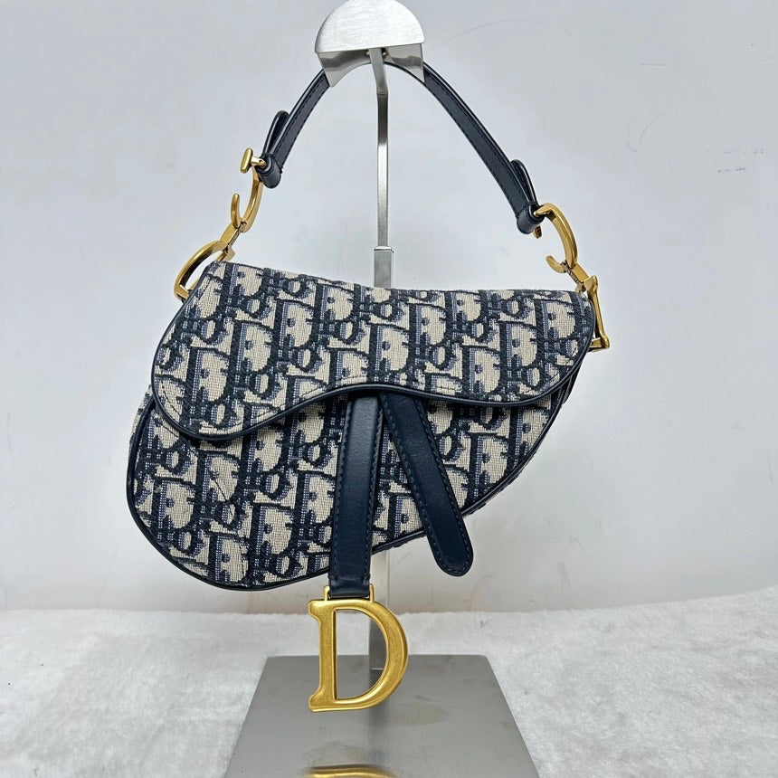Pre-loved Dior Saddle Oblique Monogram Canvas Shoulder Bag in Blue