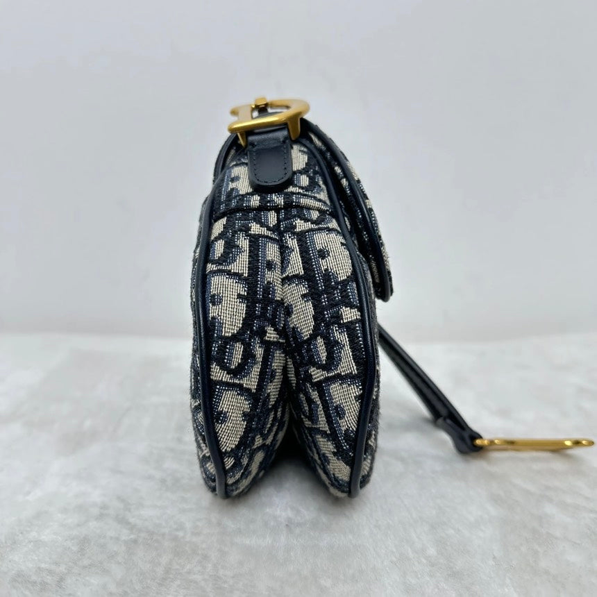 Pre-loved Dior Saddle Oblique Monogram Canvas Shoulder Bag in Blue
