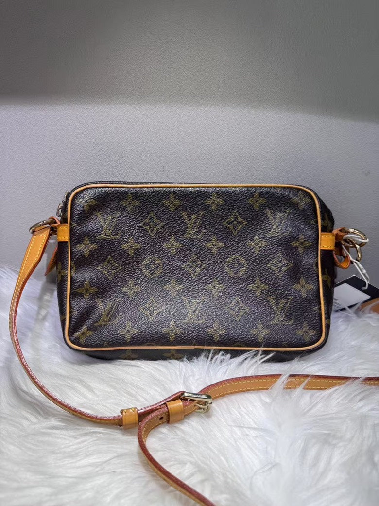 LOUIS VUITTON Monogram Canvas Reporter Brown Crossbody Bag
