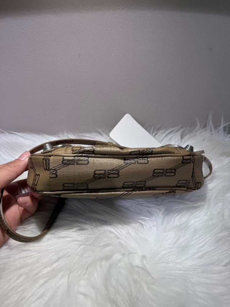 Pre-loved BALENCIAGA Motocross Beige Shoulder Bag