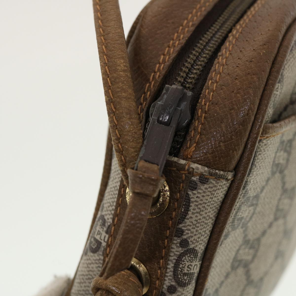 GUCCI GG Plus Canvas Shoulder Bag PVC Leather Beige th3681