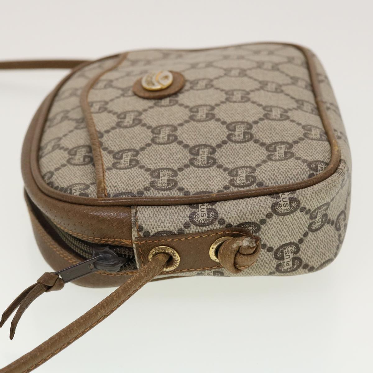 GUCCI GG Plus Canvas Shoulder Bag PVC Leather Beige th3681