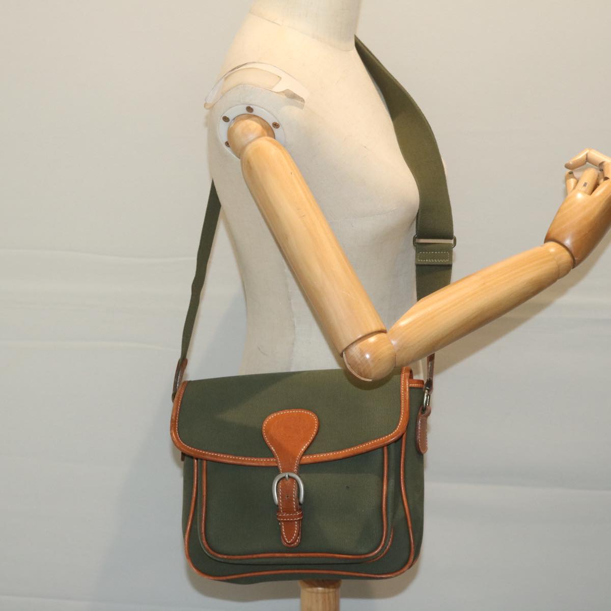 BurberrySs Shoulder Bag Canvas Khaki Auth ti1465