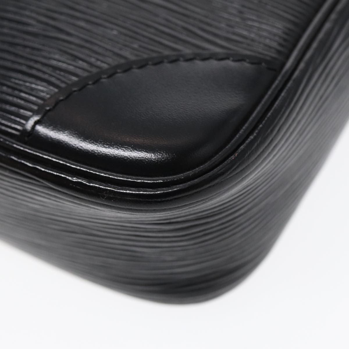 LOUIS VUITTON Epi Danube Shoulder Bag Black M45632 LV Auth yk13469