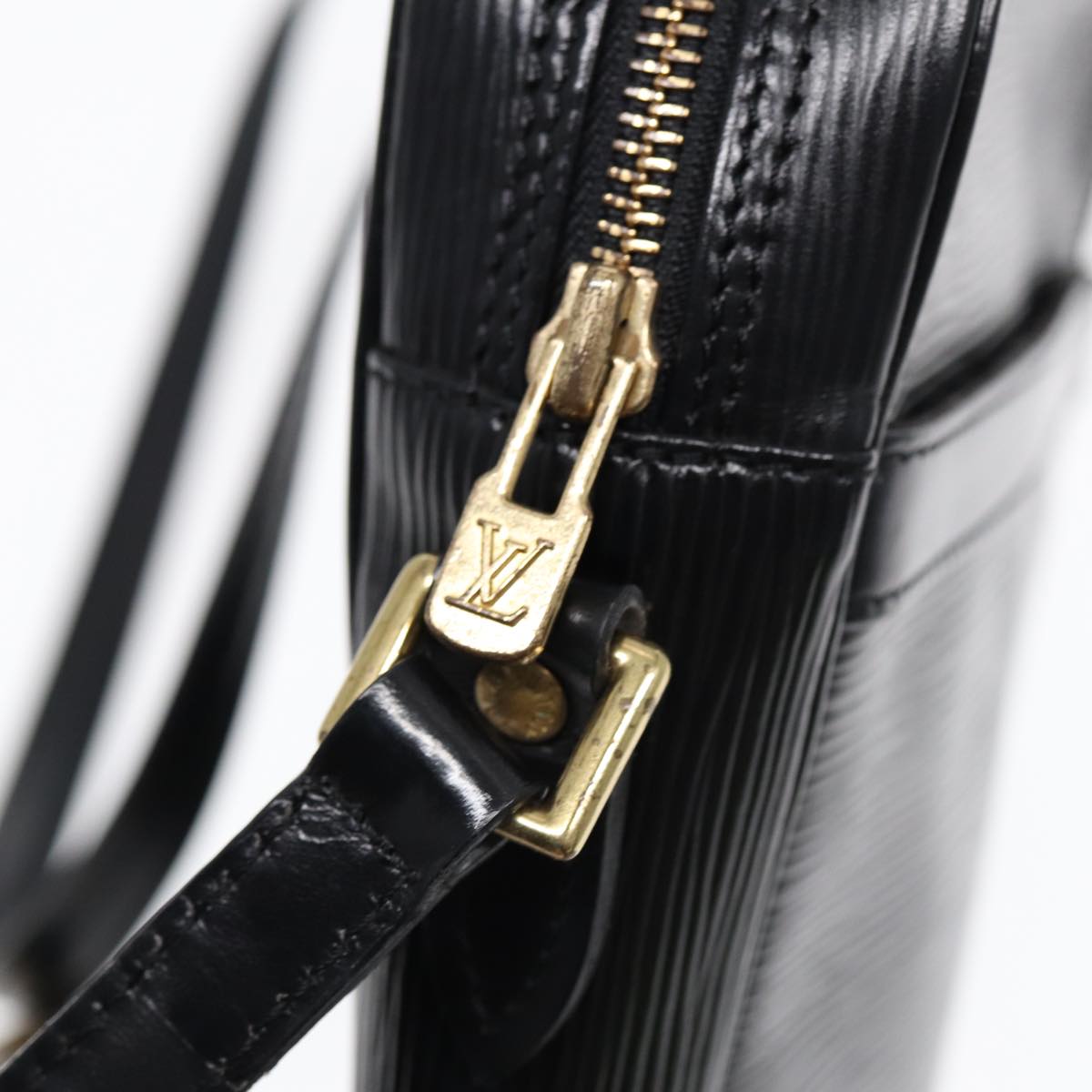 LOUIS VUITTON Epi Danube Shoulder Bag Black M45632 LV Auth yk13469