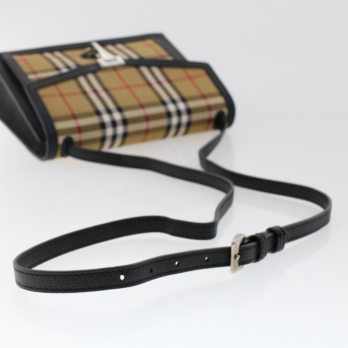 Burberry Nova Check Macken Shoulder Bag Nylon Beige Auth yk8021