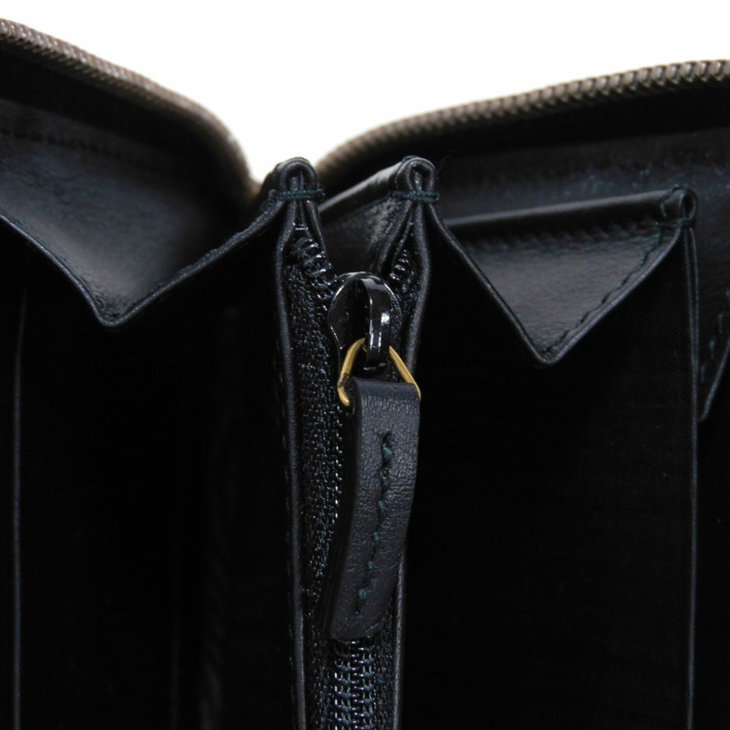 GUCCI Zip around Wallet