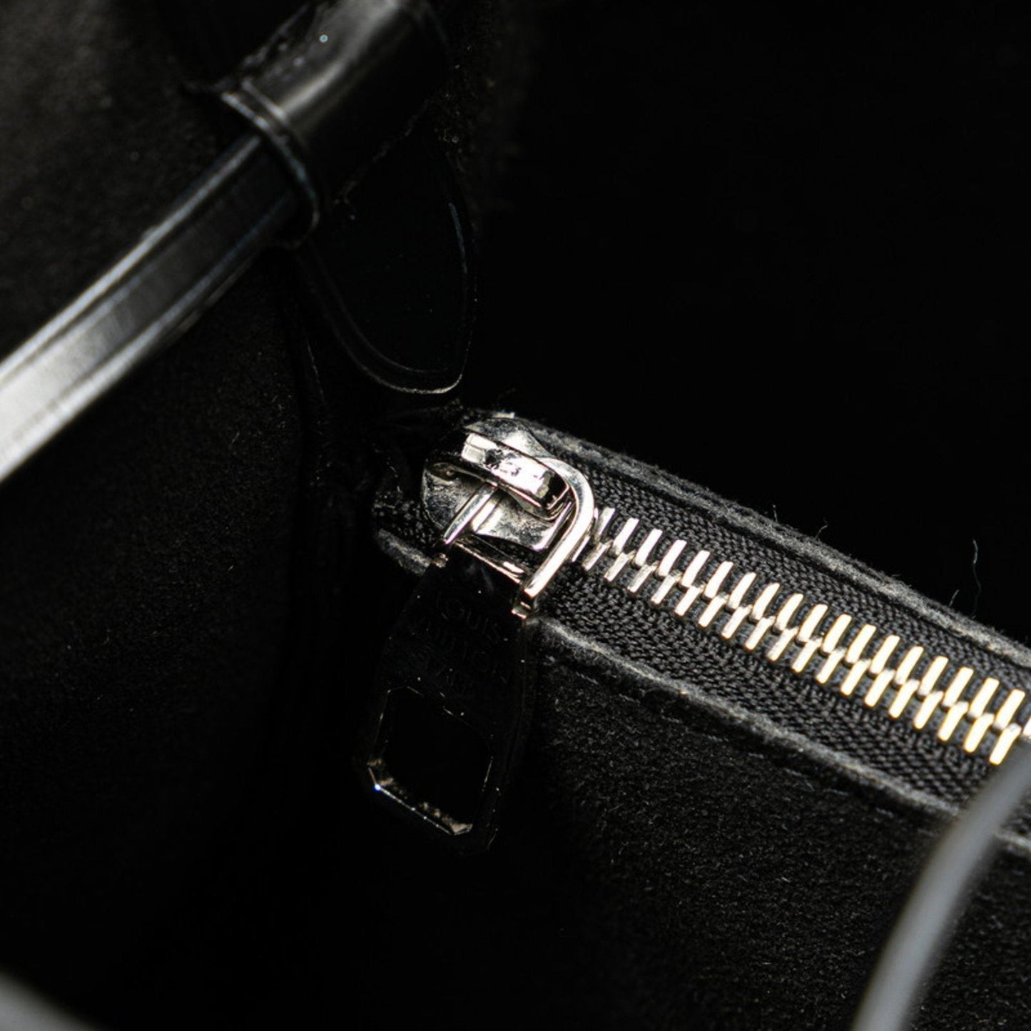 LOUIS VUITTON NeoNoe Shoulder Bag