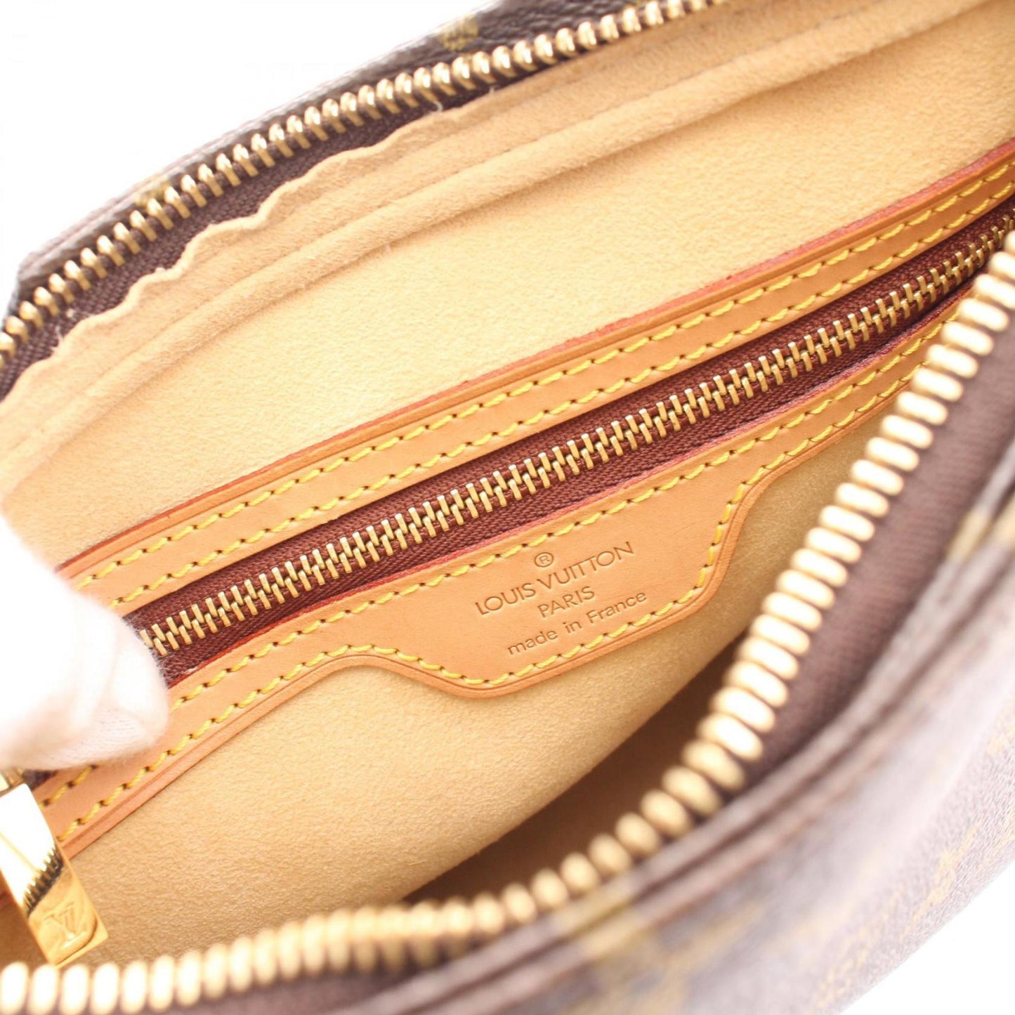 LOUIS VUITTON Looping MM Shoulder Bag