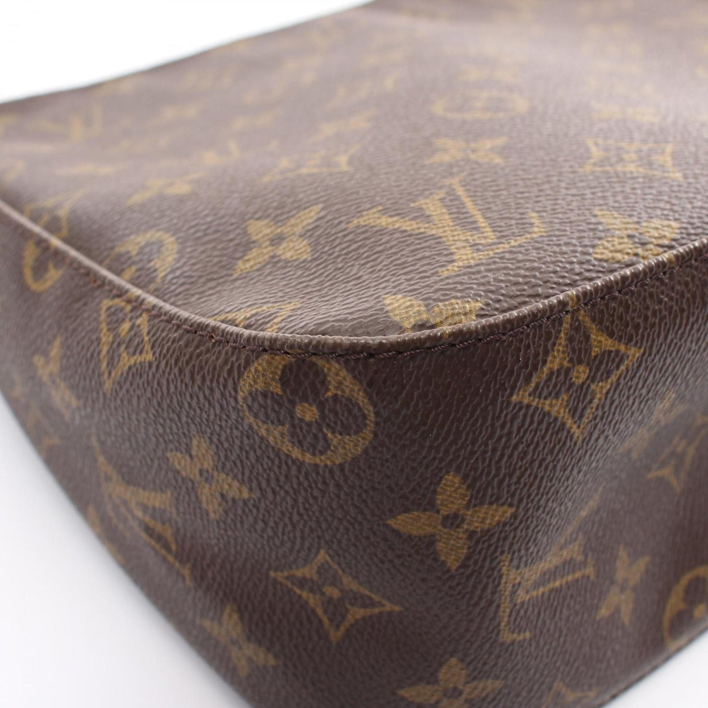 LOUIS VUITTON Looping MM Shoulder Bag