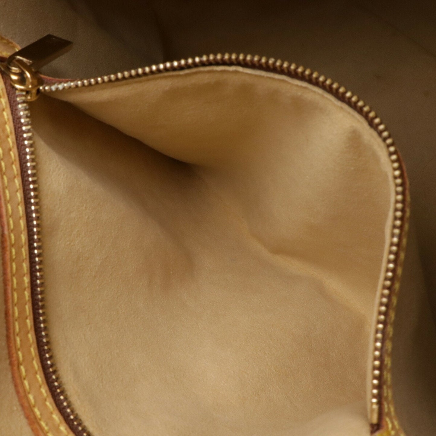 LOUIS VUITTON Looping GM Shoulder Bag