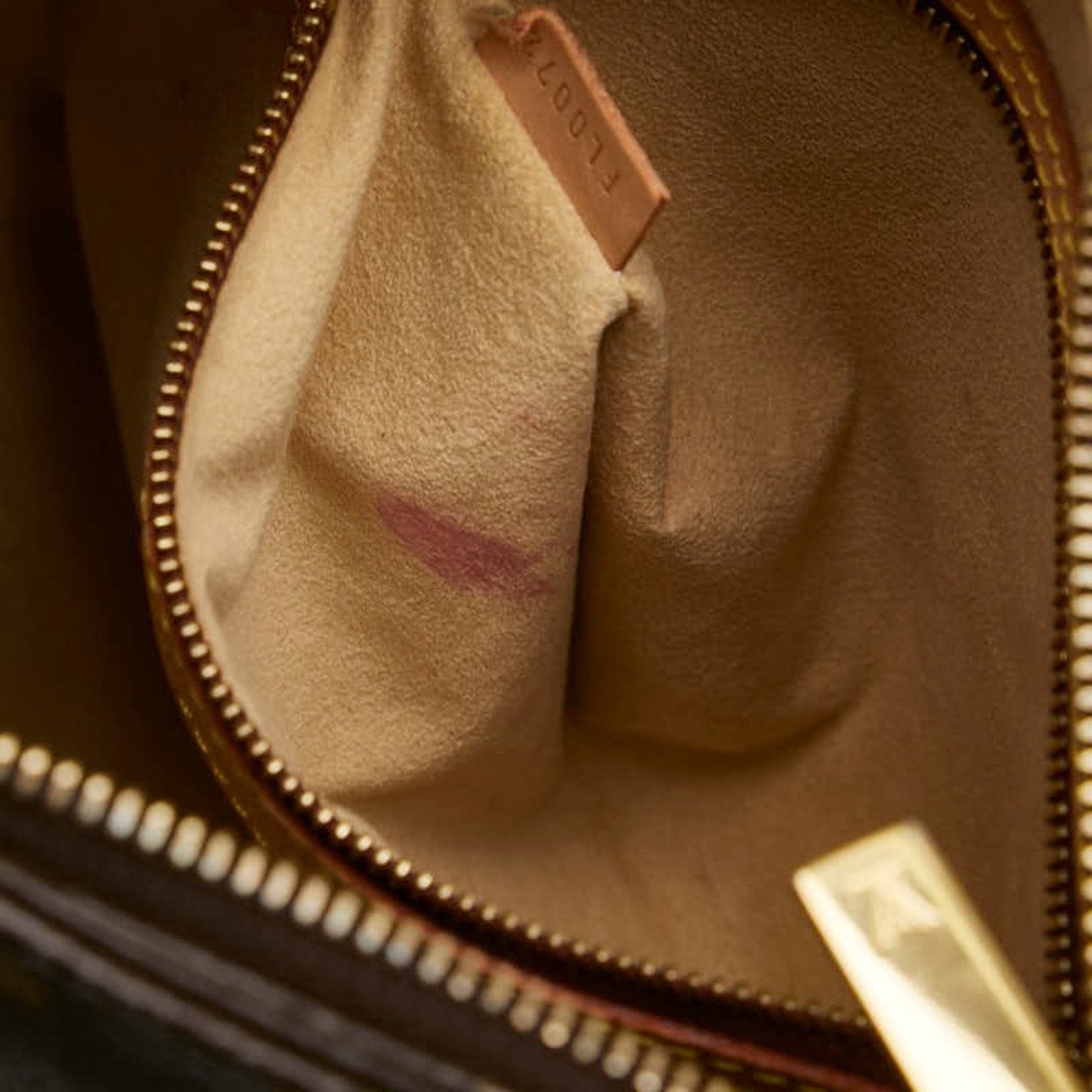 LOUIS VUITTON Looping MM Shoulder Bag