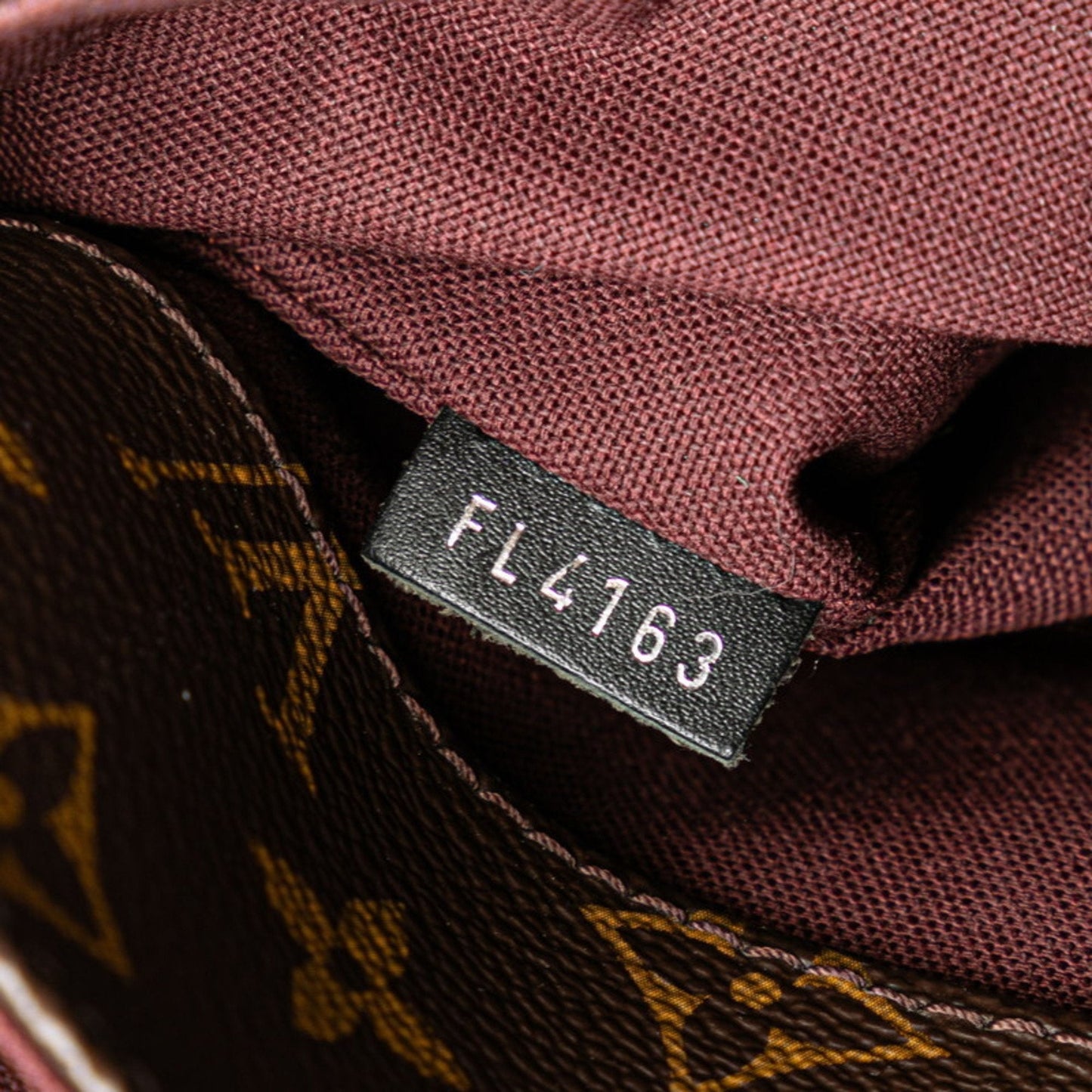 LOUIS VUITTON District Shoulder Bag