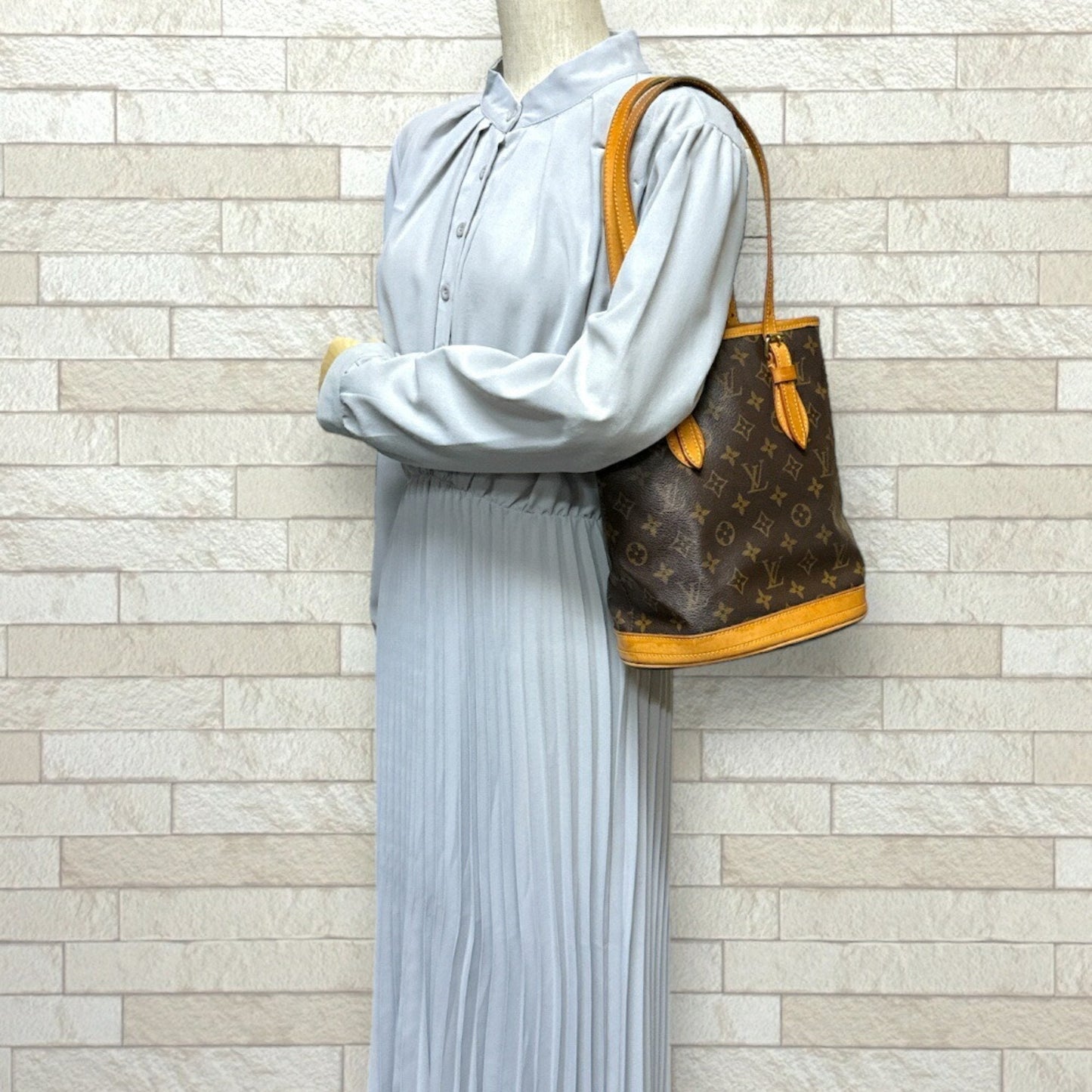 LOUIS VUITTON Bucket Shoulder Bag