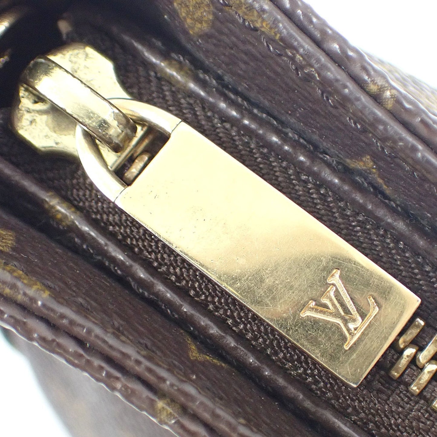 LOUIS VUITTON Looping Shoulder Bag