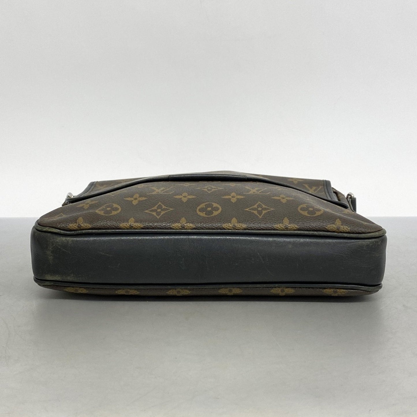 Louis Vuitton  Noir Shoulder Bag