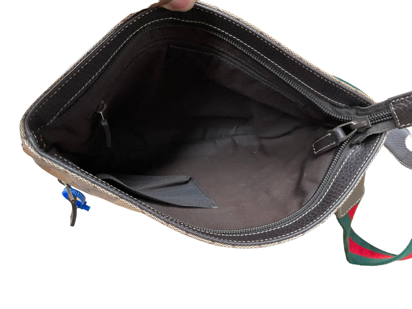 Crossbody Luxury Designer By Gucci  Size: Medium