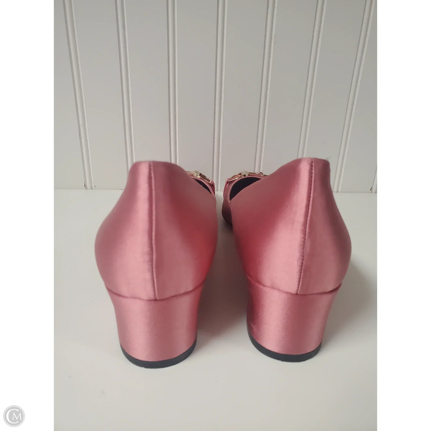 Shoes Luxury Designer By Gucci In Pink, Size: 8
