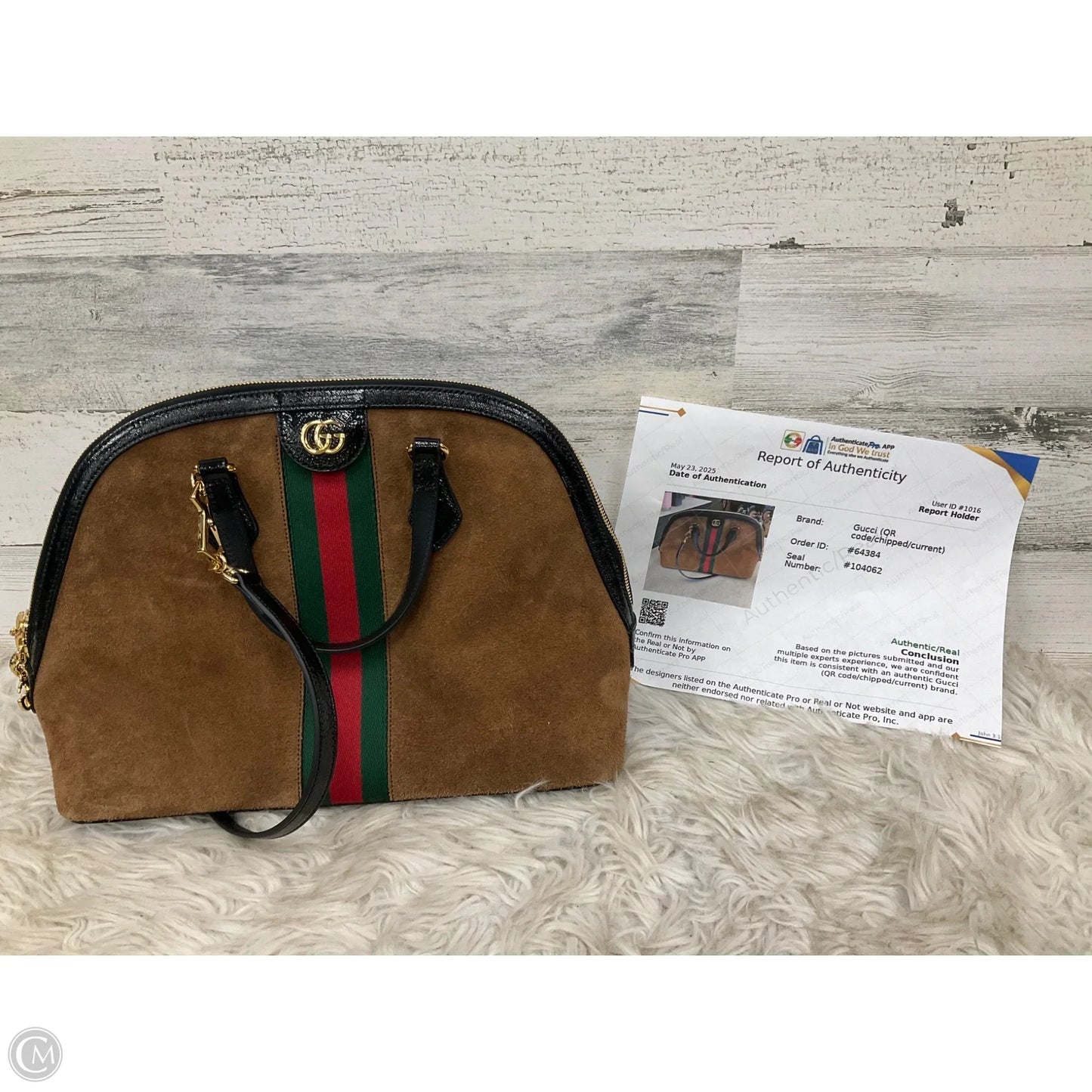 Handbag Luxury Designer By Gucci, Size: Medium