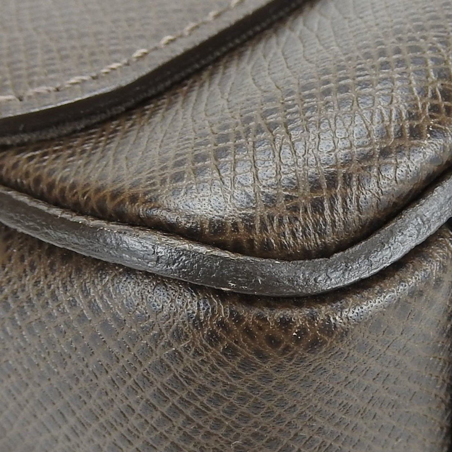 Louis Vuitton Taiga  Grizzly Taiga Leather Shoulder Bag