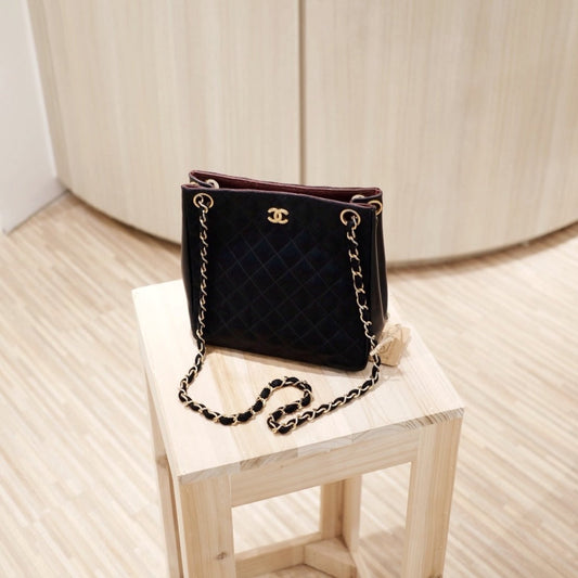 Chanel vintage shoulder bag