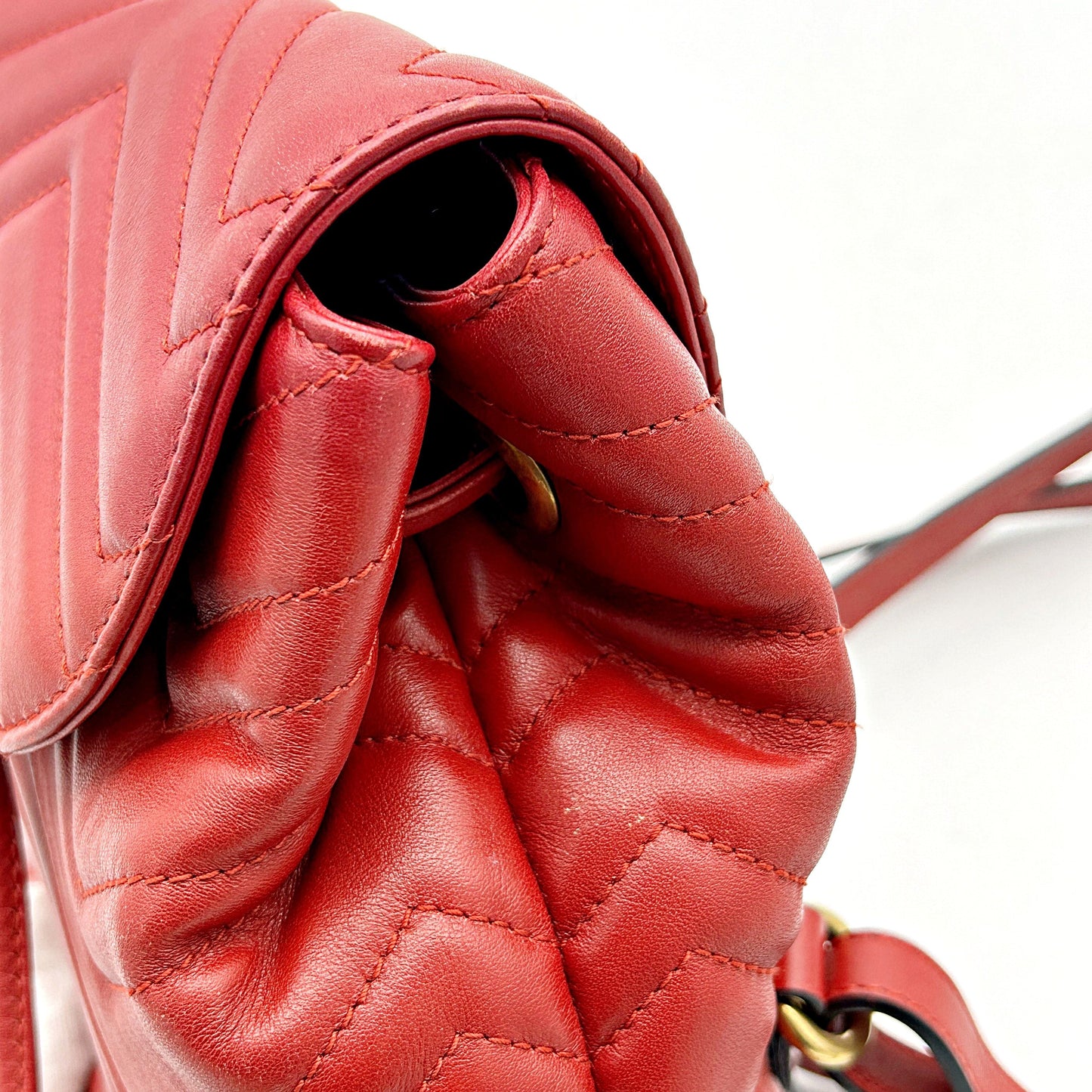 GUCCI Calfskin Matelasse GG Marmont Flap Backpack Hibiscus Red LA32914