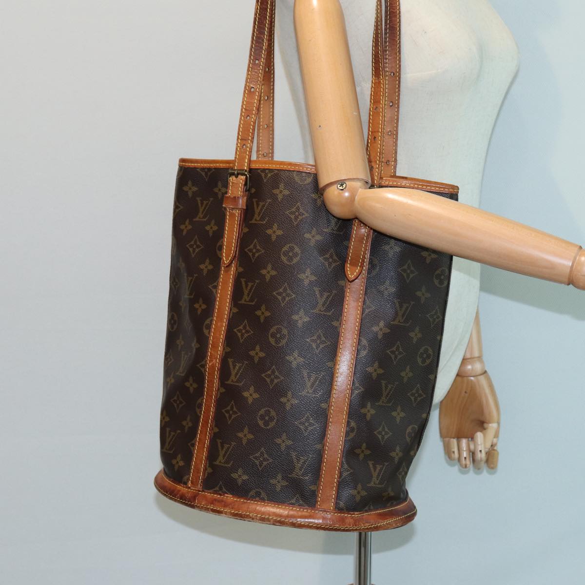 LOUIS VUITTON Bucket Shoulder Bag
