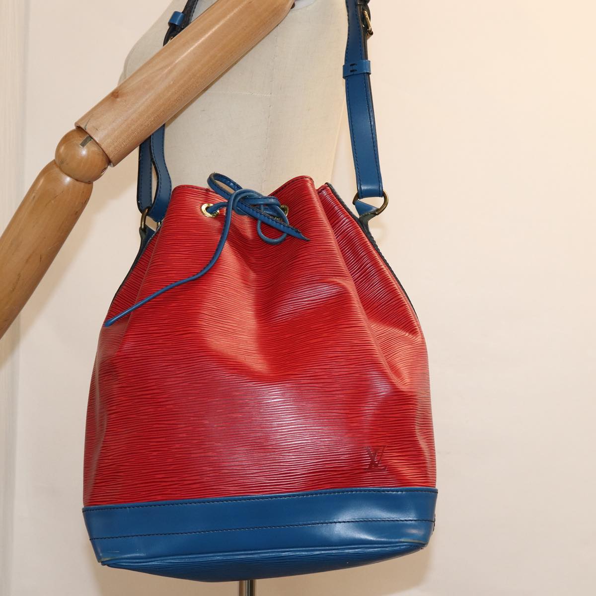 LOUIS VUITTON Noe Shoulder Bag