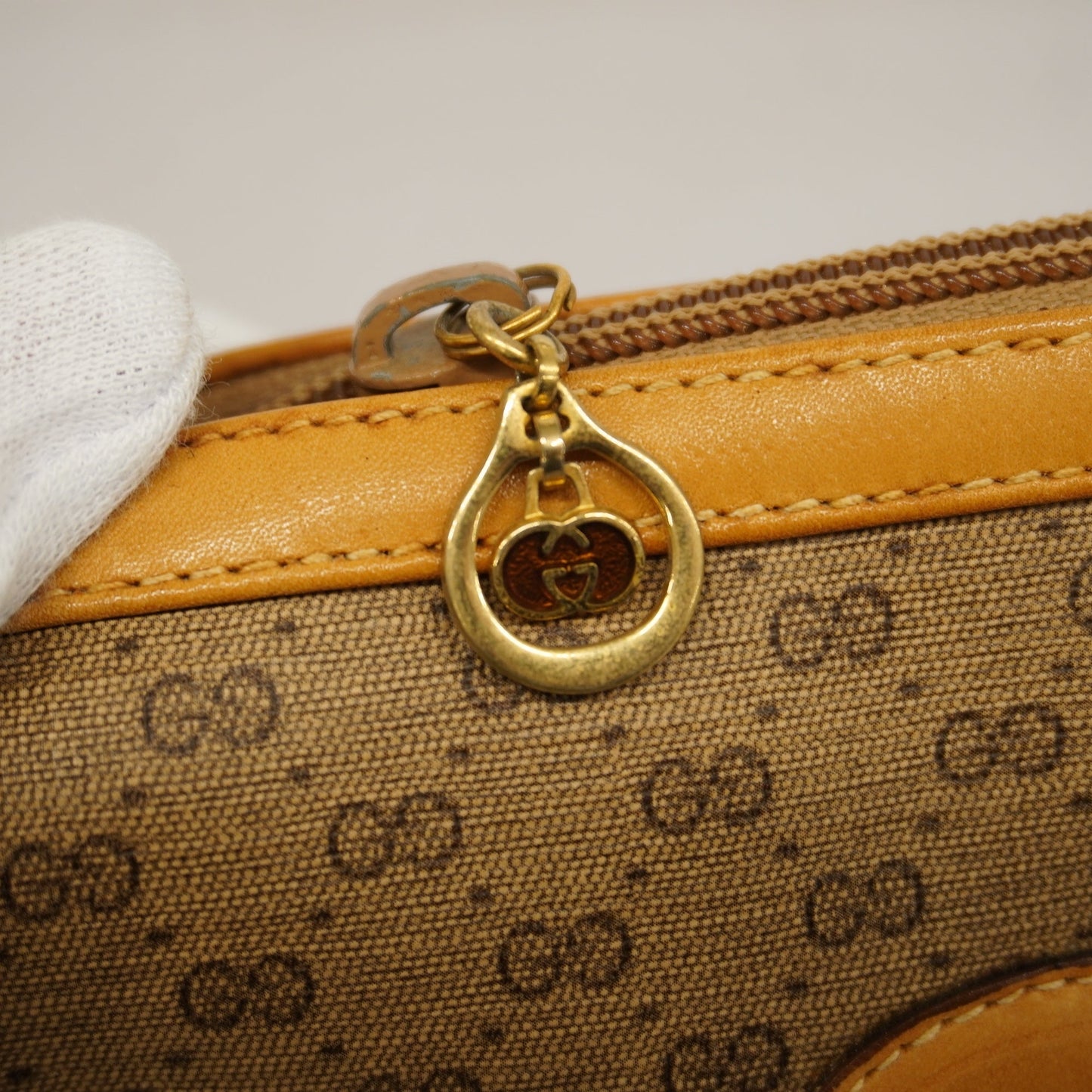 Gucci  Micro GG Micro GG Women's Leather Pouch Beige