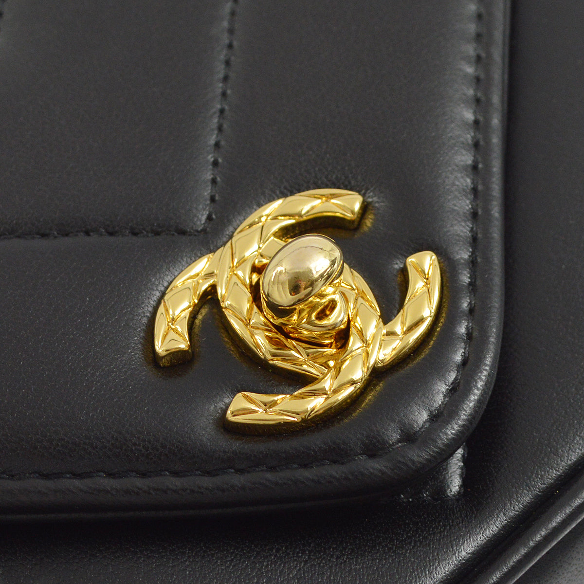 Chanel 1991-1994 Black Lambskin Chevron Chain Shoulder Bag