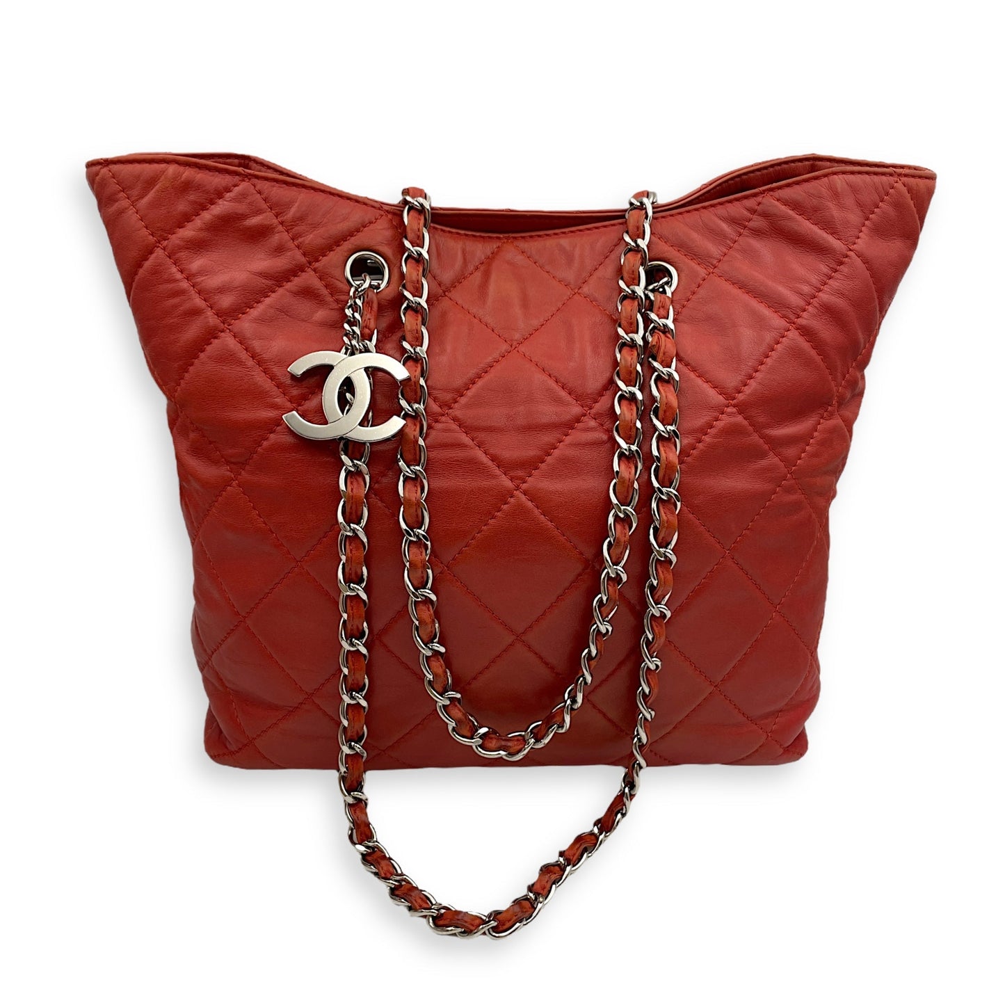 Seasonal Quilted Tote 29x27x9.5cm Red Shoulder Bag in Calfskin, Silver hardware