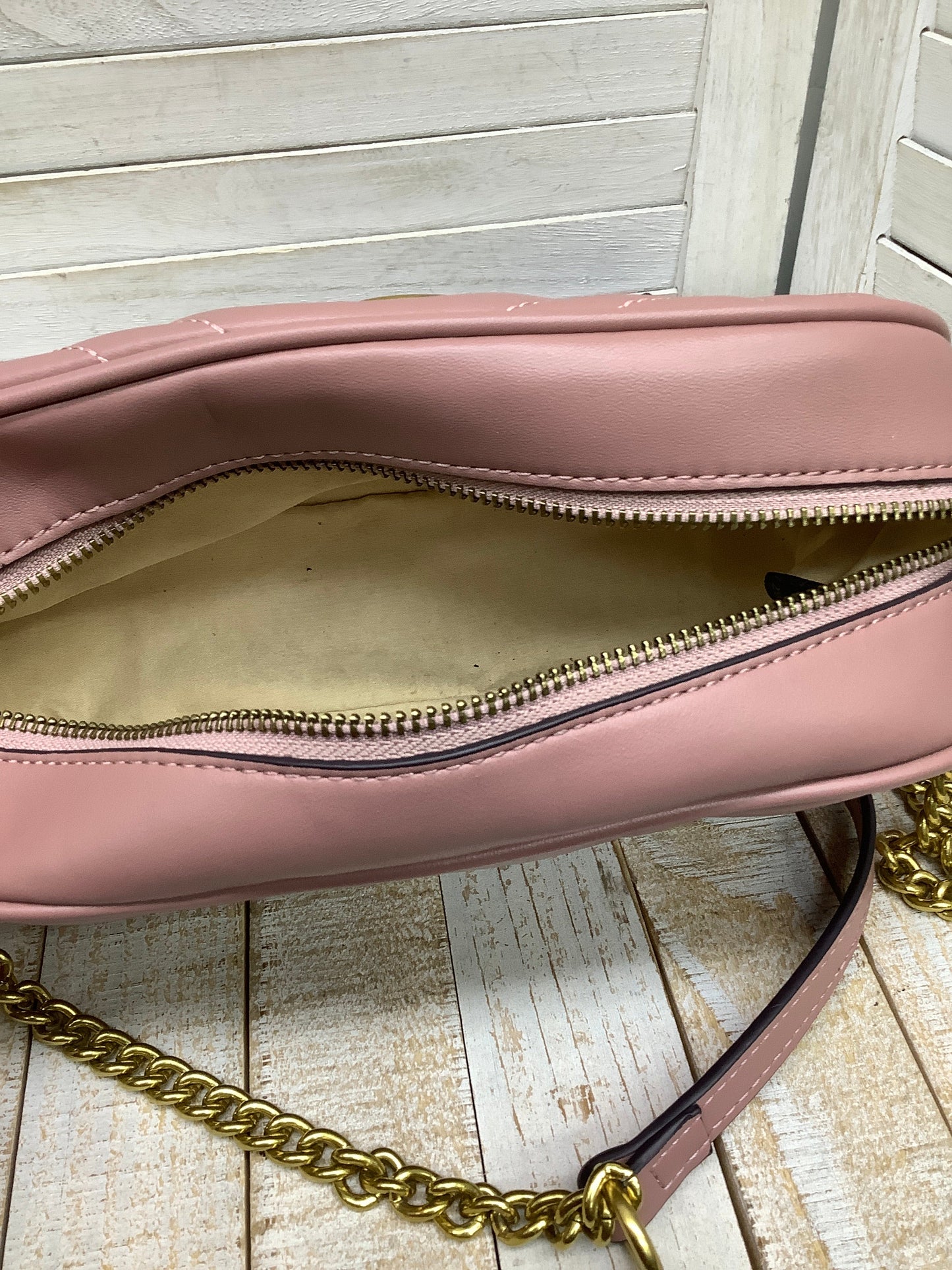 Crossbody Luxury Designer By Gucci  Size: Medium