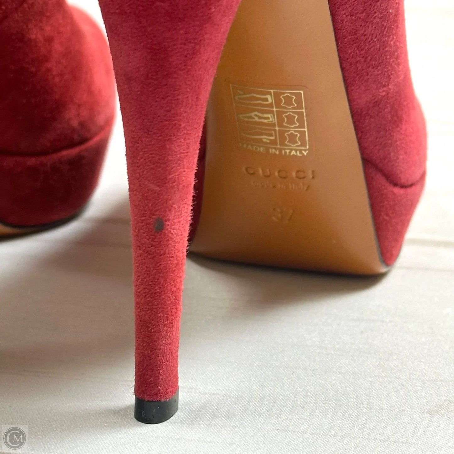 Shoes Luxury Designer By Gucci In Red, Size: 6.5