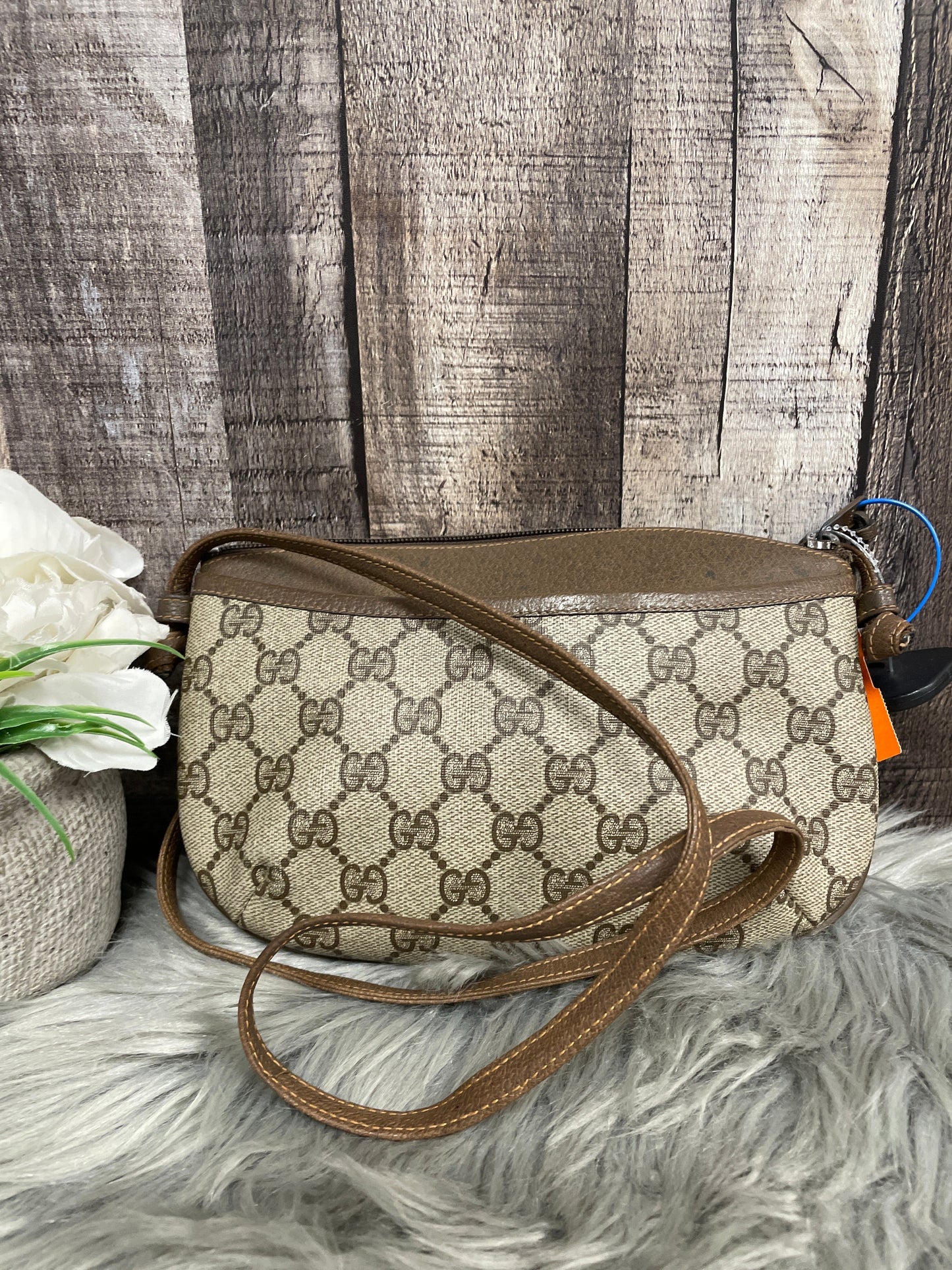 Crossbody Luxury Designer By Gucci  Size: Small
