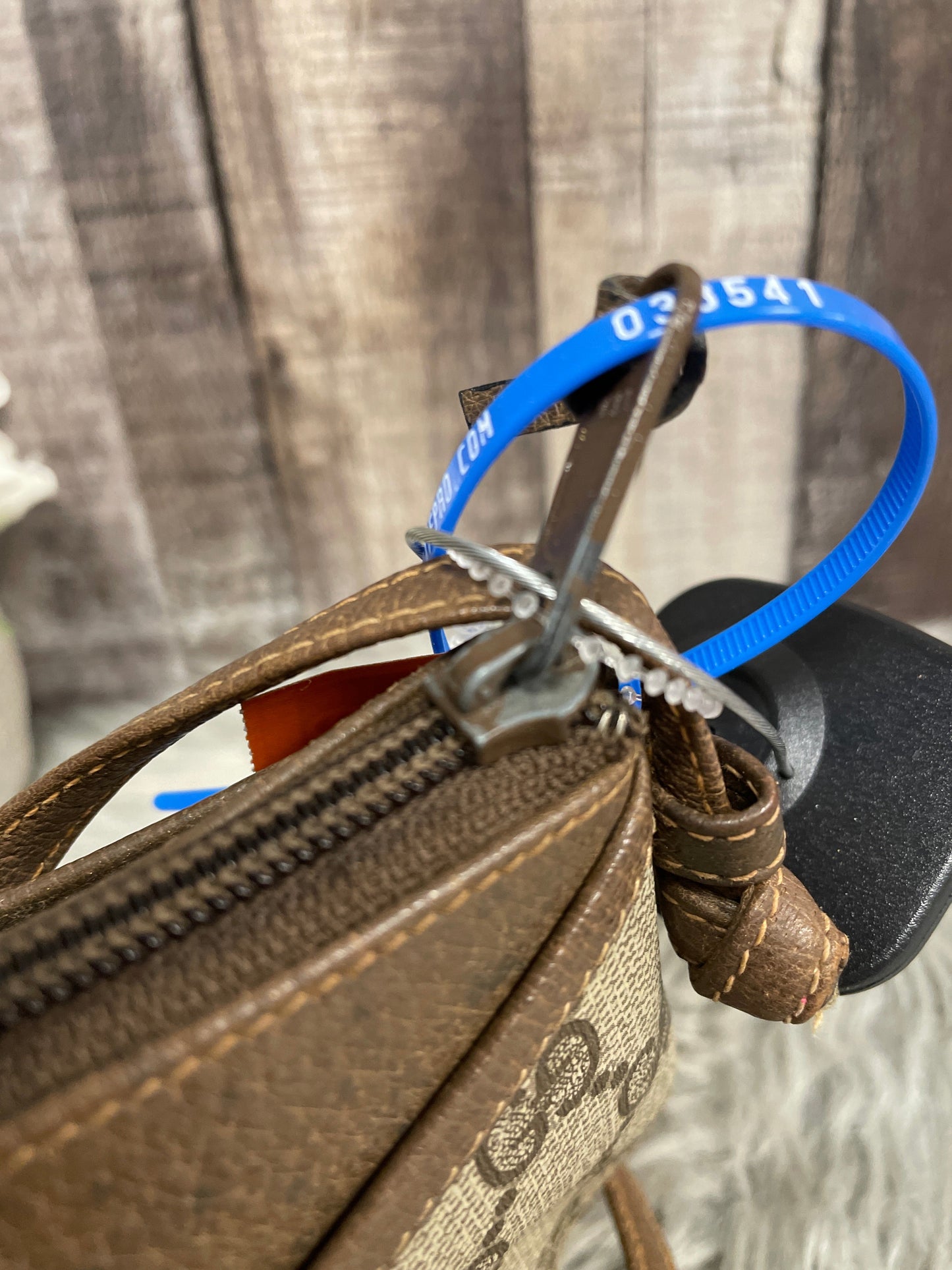 Crossbody Luxury Designer By Gucci  Size: Small
