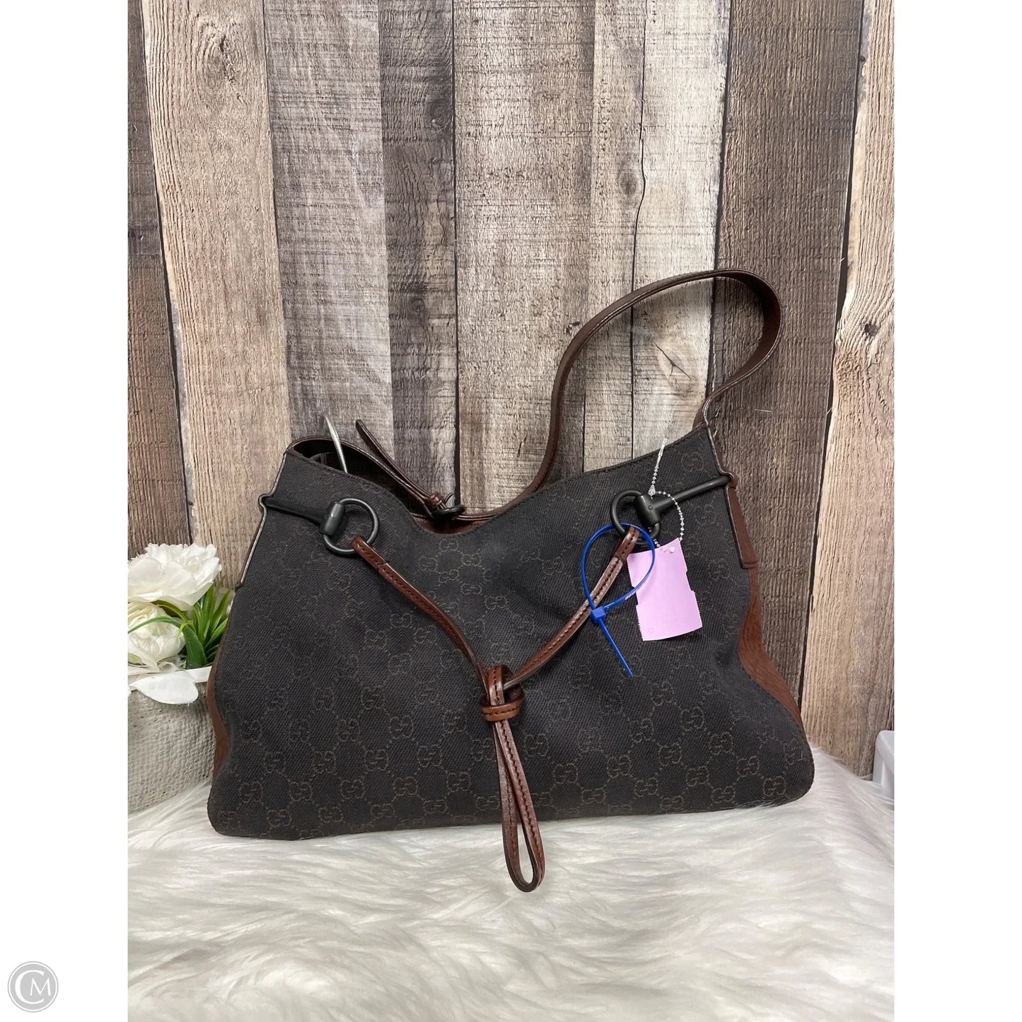 Handbag Luxury Designer By Gucci, Size: Medium