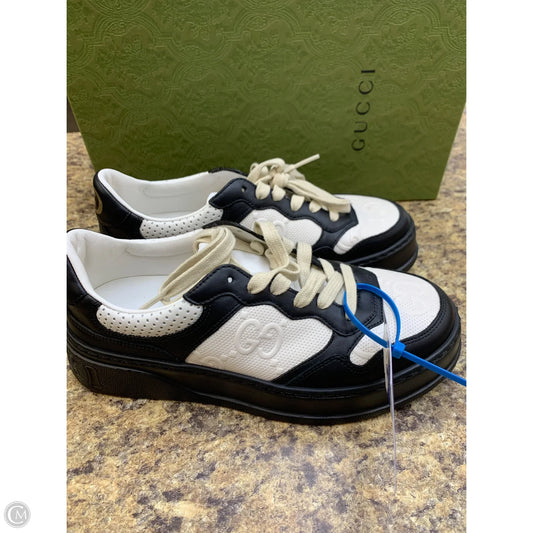 Shoes Luxury Designer By Gucci In Black & White, Size: 9.5