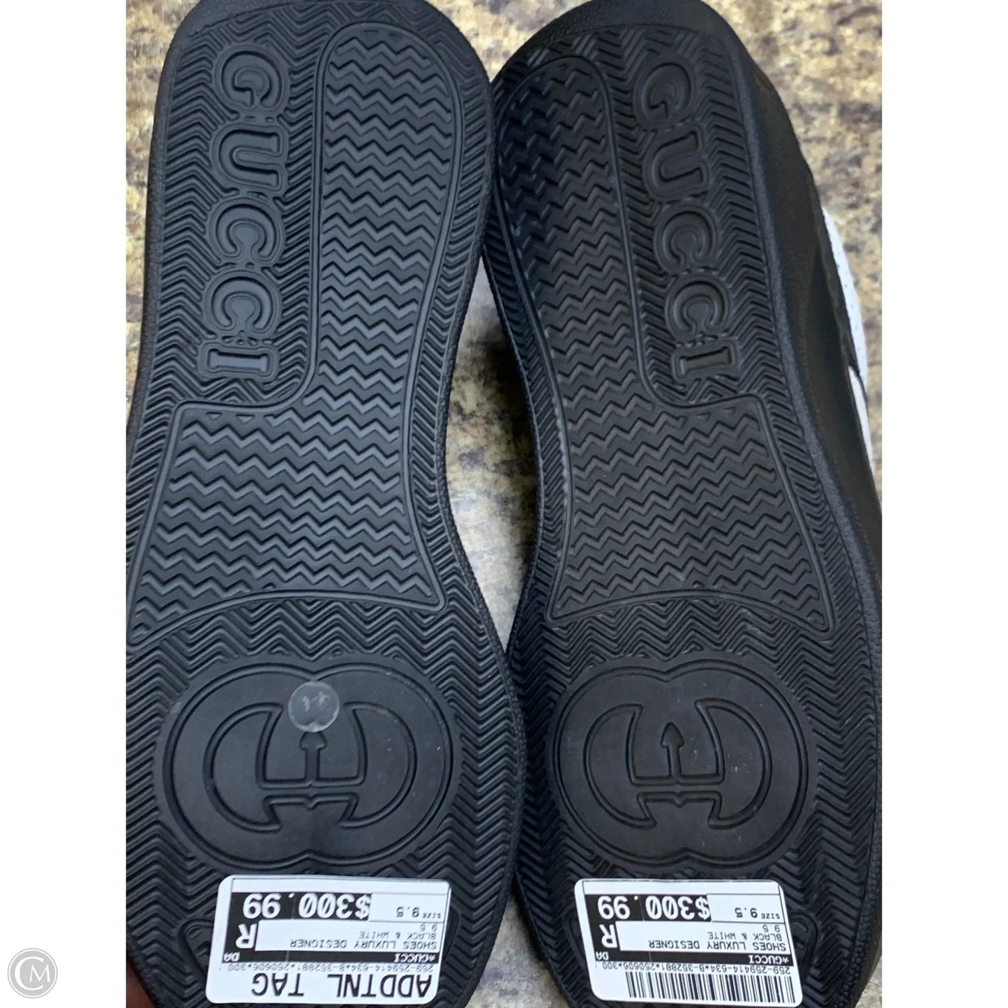 Shoes Luxury Designer By Gucci In Black & White, Size: 9.5