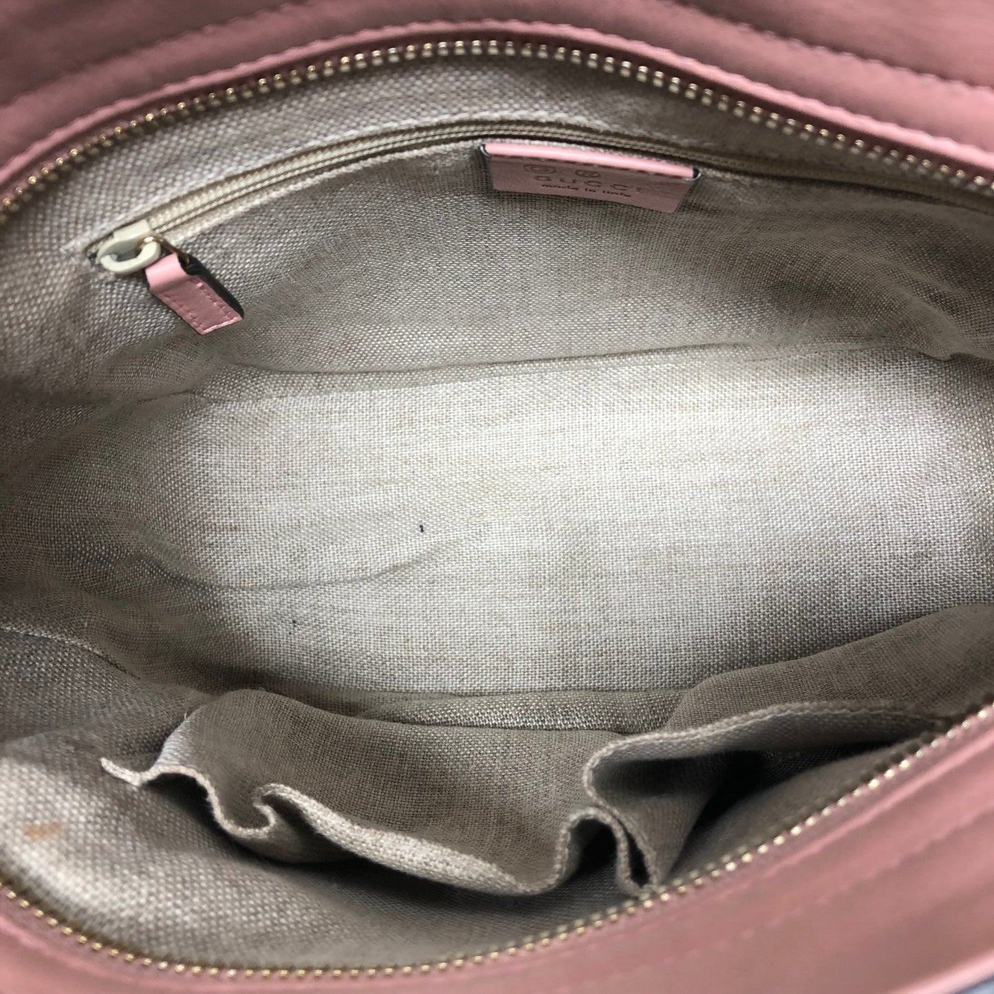 Crossbody Luxury Designer By Gucci  Size: Small