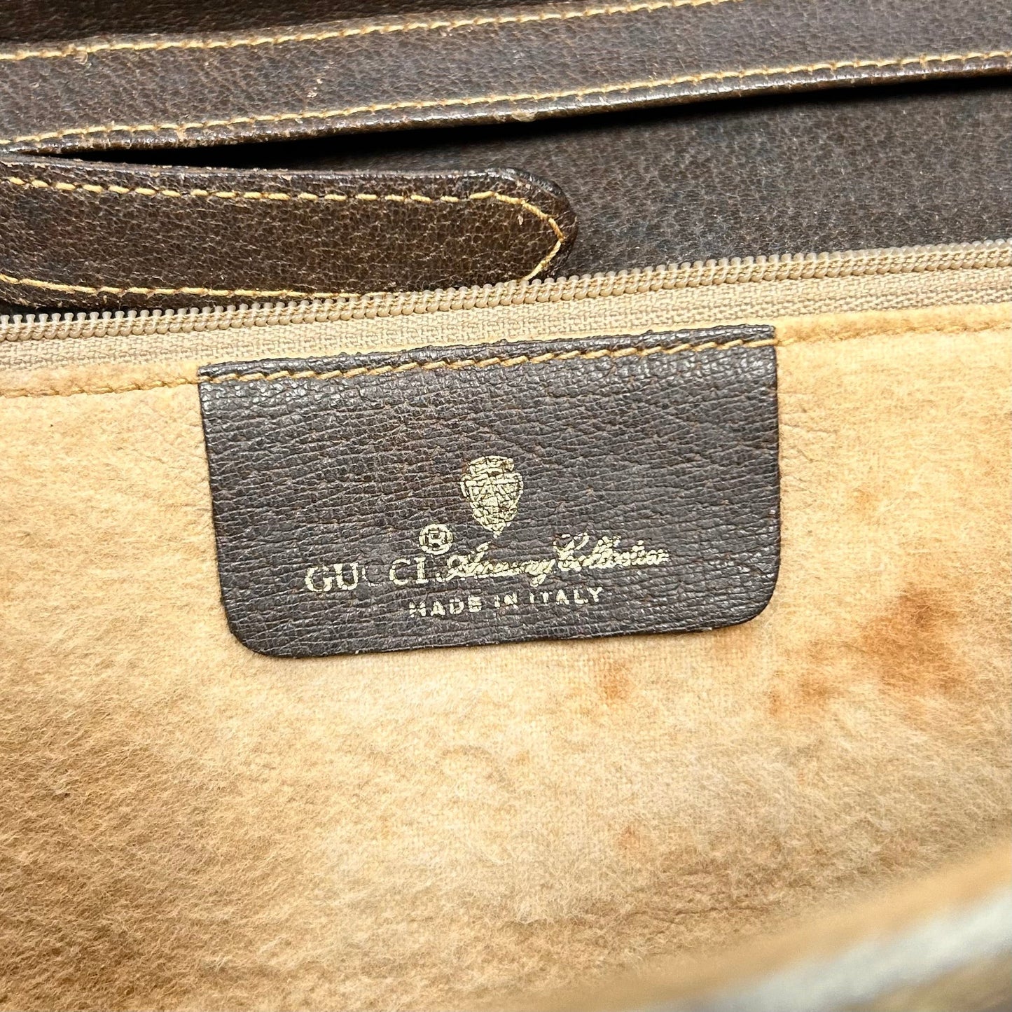 Crossbody Luxury Designer By Gucci  Size: Medium