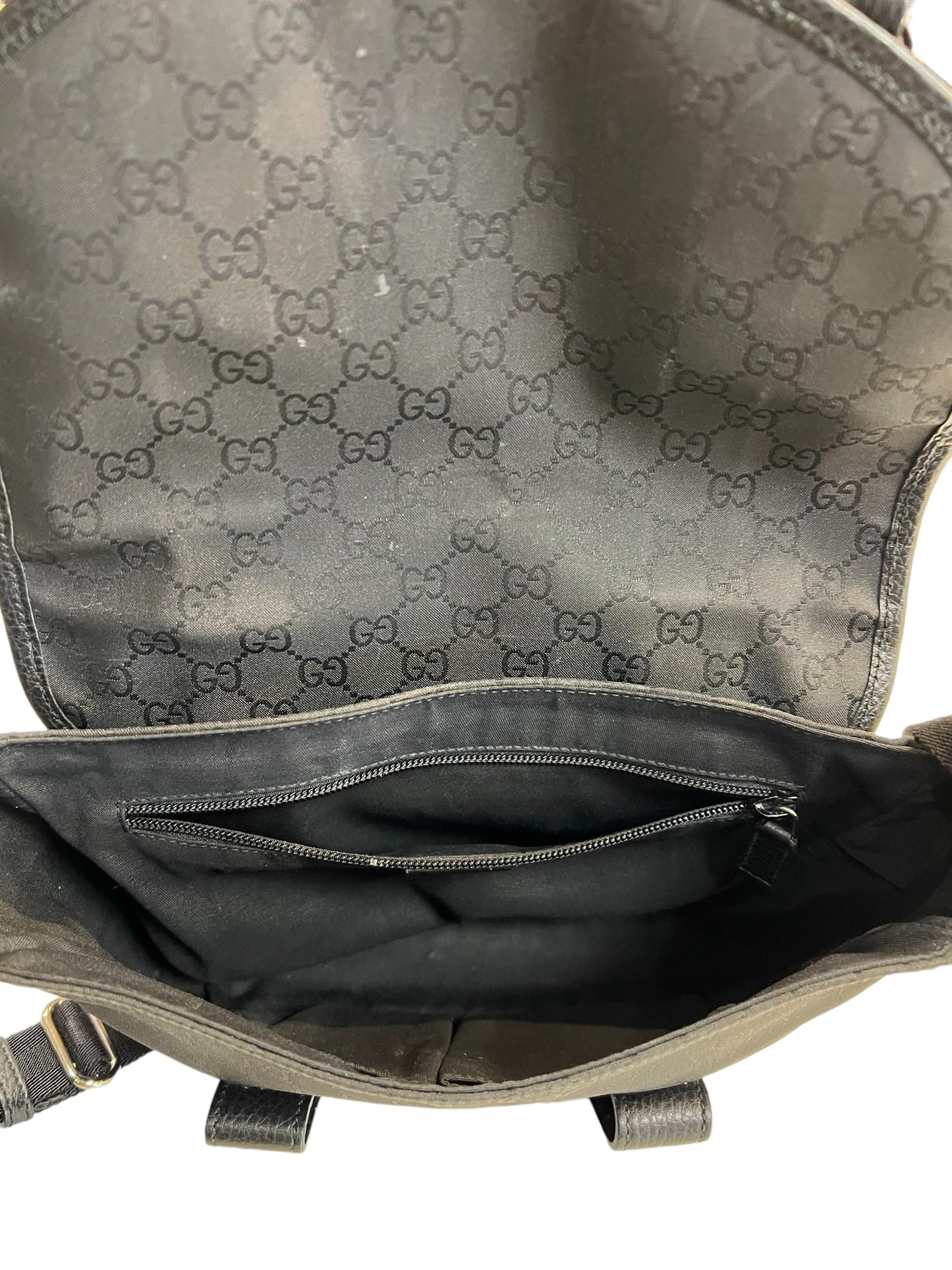 Crossbody Luxury Designer By Gucci  Size: Medium